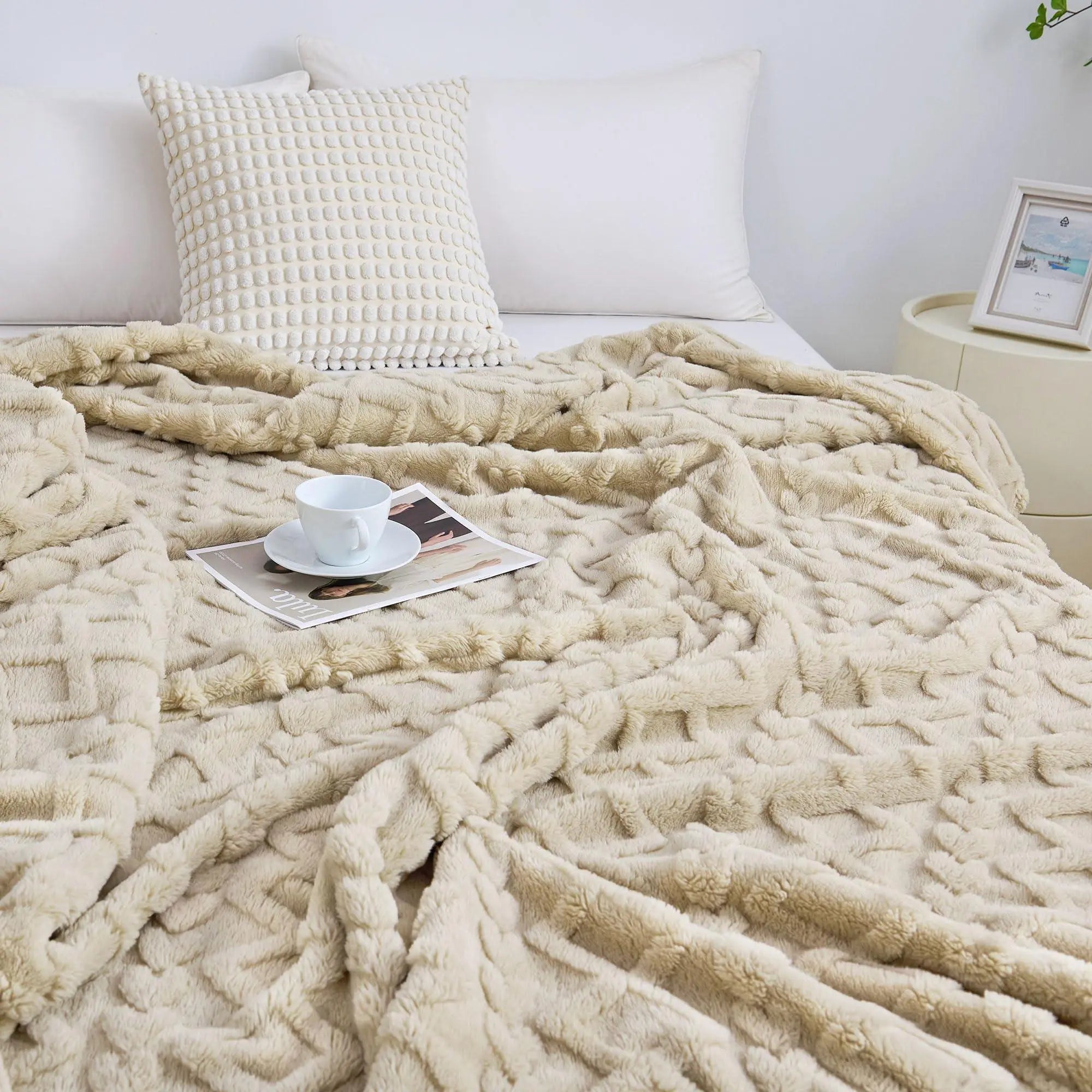 Slumblr® Woolen Lamb Velvet Flannel Blanket