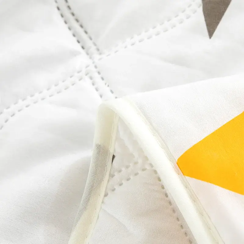 Slumblr® Geometric Patterned Summer Quilt