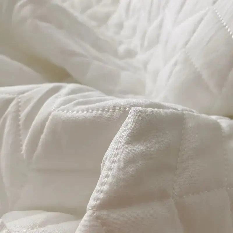 Slumblr® Summer Ruffled Seersucker Bedding Set (3 Pcs)