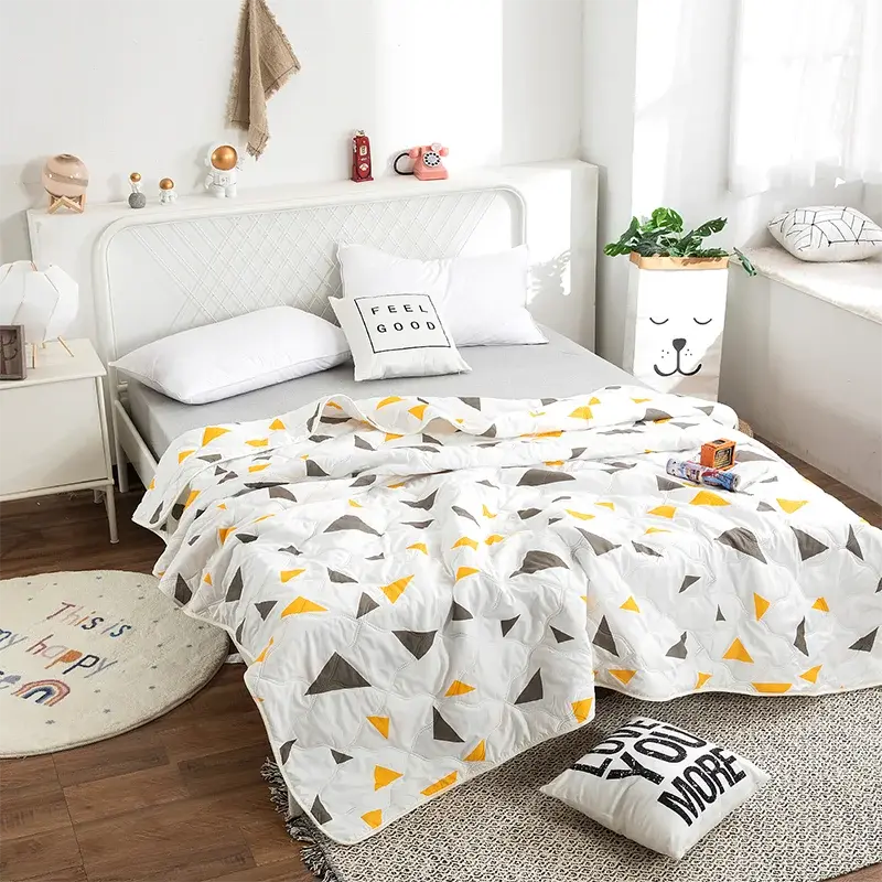Slumblr® Geometric Patterned Summer Quilt