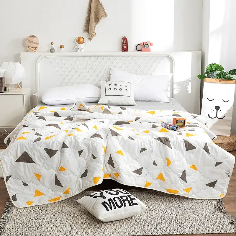 Slumblr® Geometric Patterned Summer Quilt